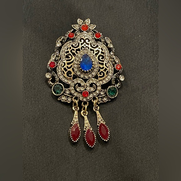 Elegant Multicolor Golden-Tone Metalwork Gemstone Brooch - Picture 1 of 3
